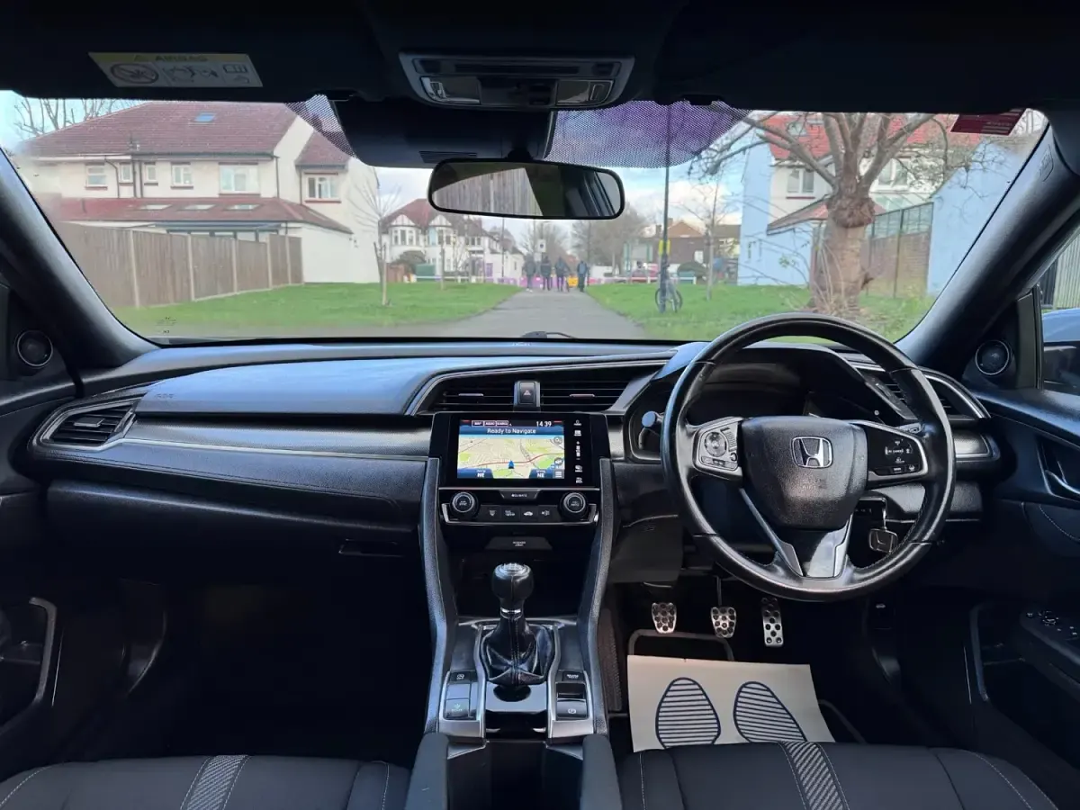 Begagnad Honda Civic SR 2019 Silver Halvkombi
