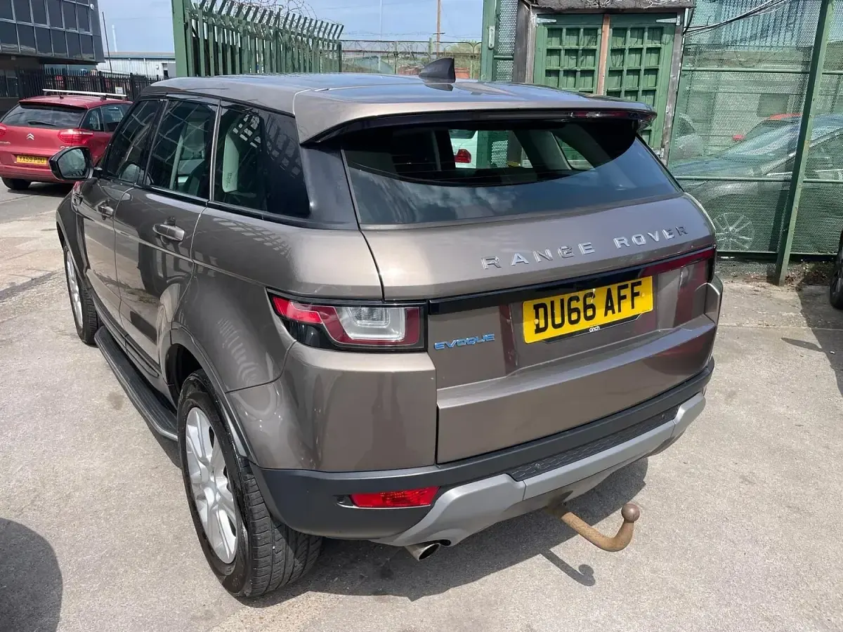 Used Land Rover Range Rover evoque SE 150 HP (110 kW) 2016 Brown Estate