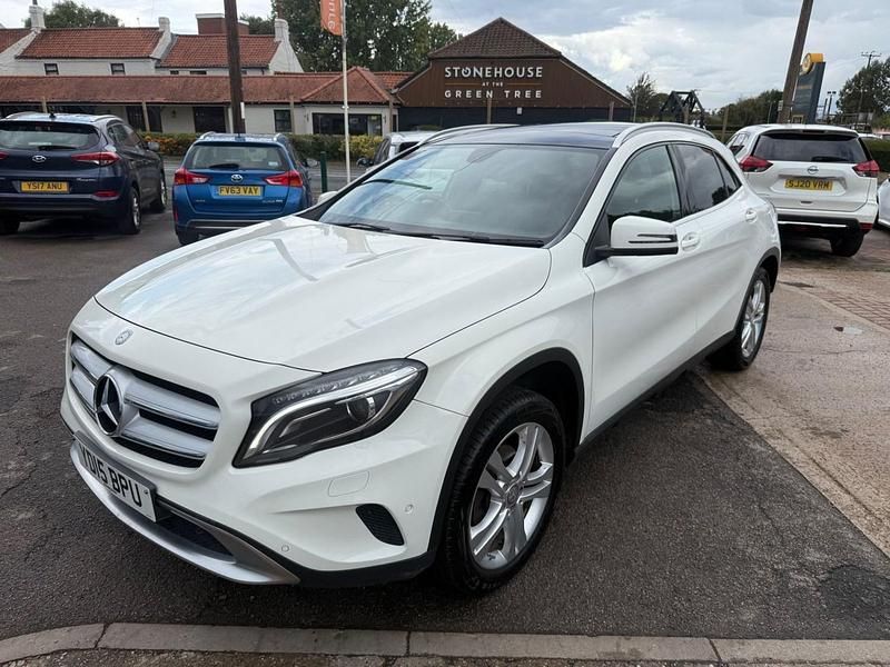 White Used 2015 Mercedes GLA200 Premium SUV | £8,495 (A bit pricey) - Image 1/4