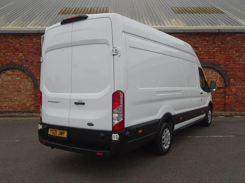 Usado Ford Transit Trend 130 CV (95 kW) 2021 Blanco Van