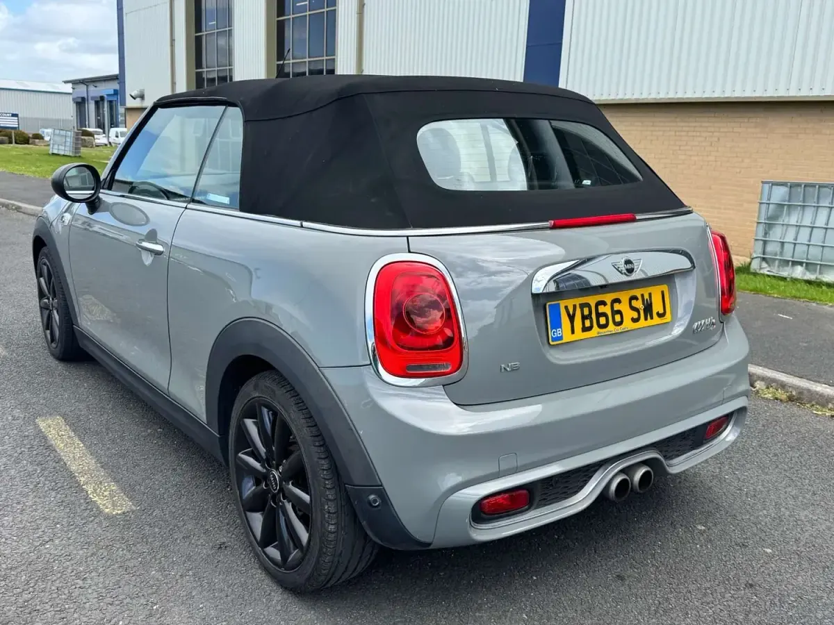 Używany Mini Cooper S Cabriolet 2017 Szary Kabriolet