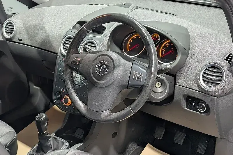 Second-hand Vauxhall Corsa 100 CP (73 kW) 2012 Argintiu Hatchback