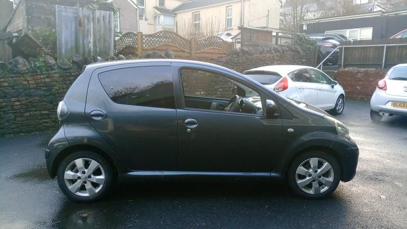 Used Toyota Aygo 67 HP (49 kW) 2011 Grey Hatchback