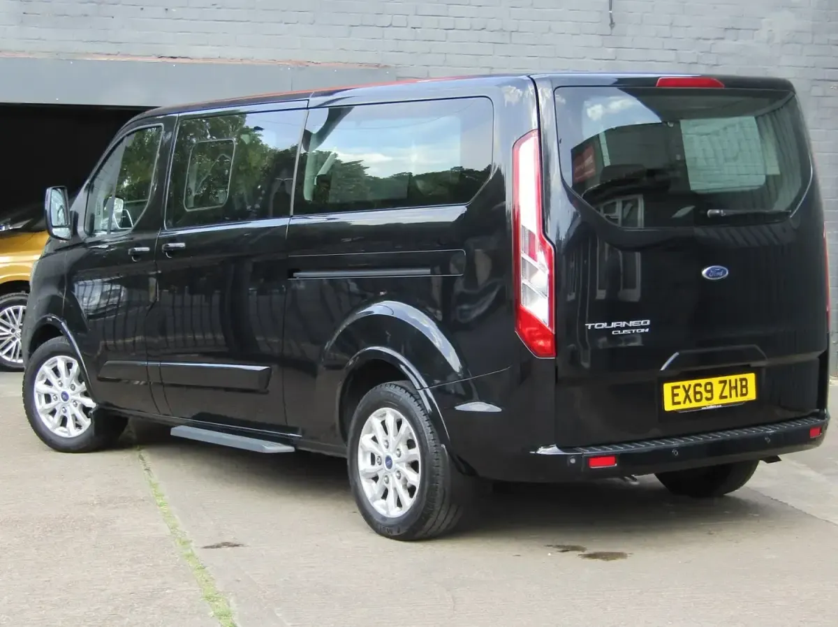 Begagnad Ford Tourneo Custom Titanium 130 HK (95 kW) 2019 Svart Van