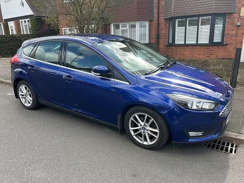 Used Ford Focus Zetec 125 HP (91 kW) 2016 Blue Hatchback