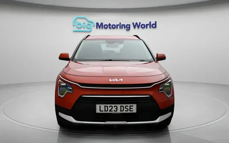 Second-hand Kia Niro 141 CP (103 kW) 2023 Portocaliu SUV