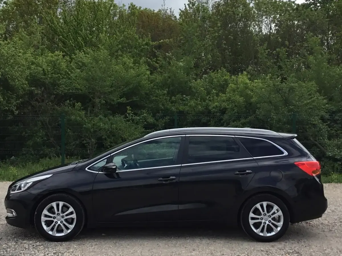 Usado Kia Ceed 128 HP (94 kW) 2014 Preto Citadino