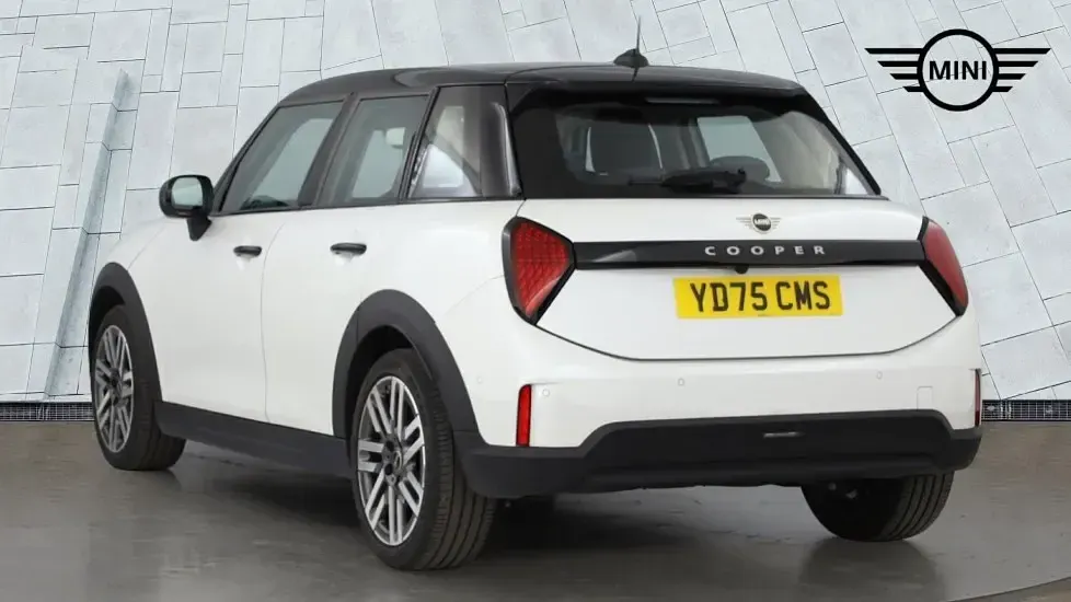 Used Mini Cooper Hatch 113 kW (154 HP) 2026 White Hatchback