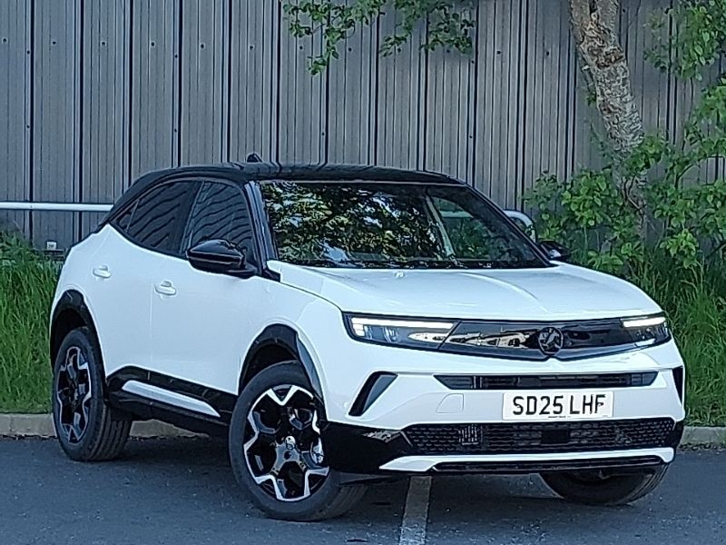 Brilliant paint arctic white New 2025 Vauxhall Mokka SUV | £24,998 (Fair price) - Image 1/4