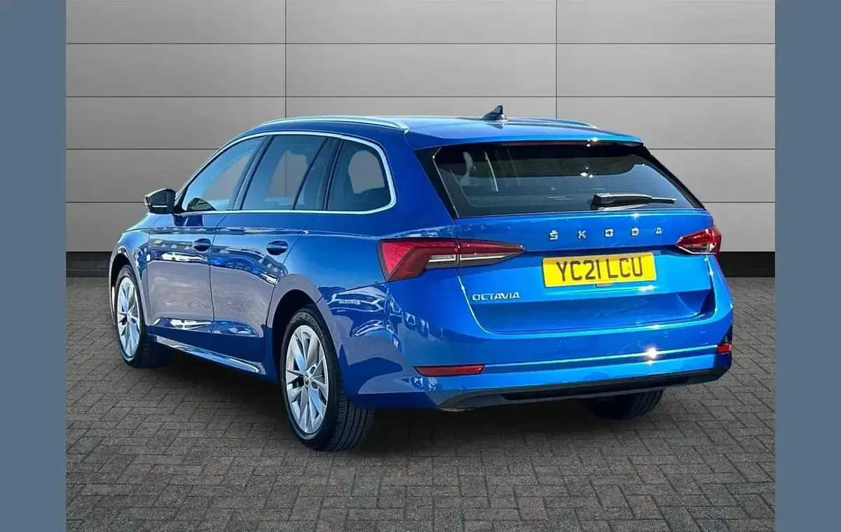 Używany Skoda Octavia SE L 113 KM (83 kW) 2021 Niebieski Kombi