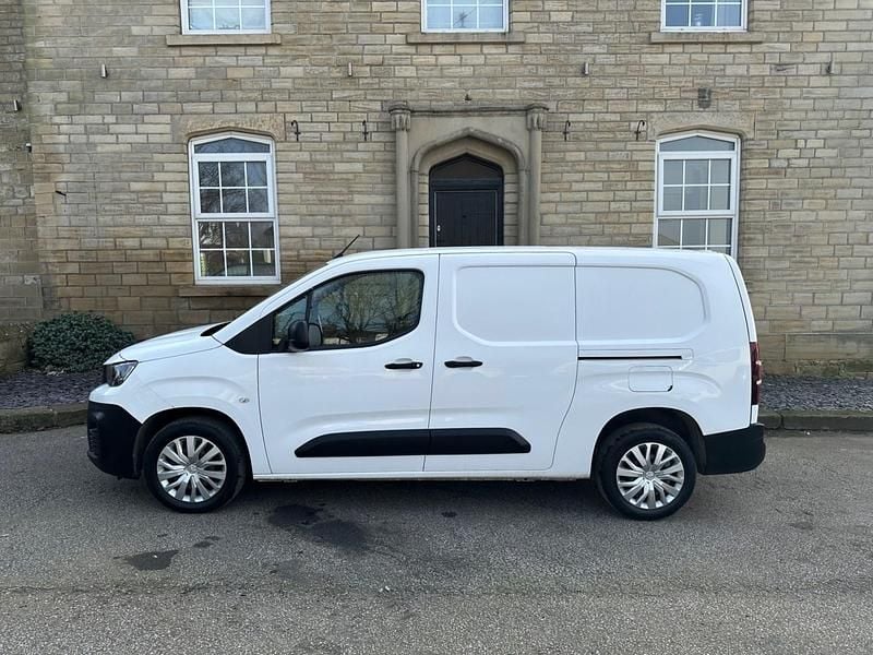 Used Peugeot Partner 2019 White MPV