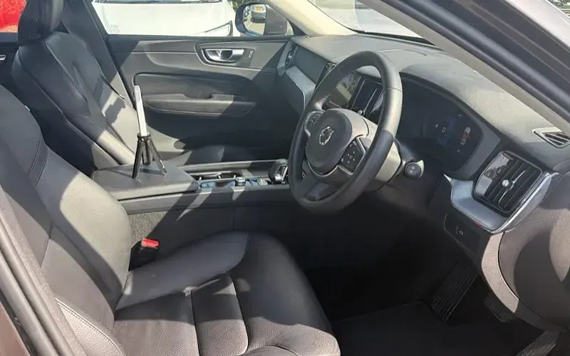 Used Volvo XC60 Core 250 HP (183 kW) 2022 Grey SUV