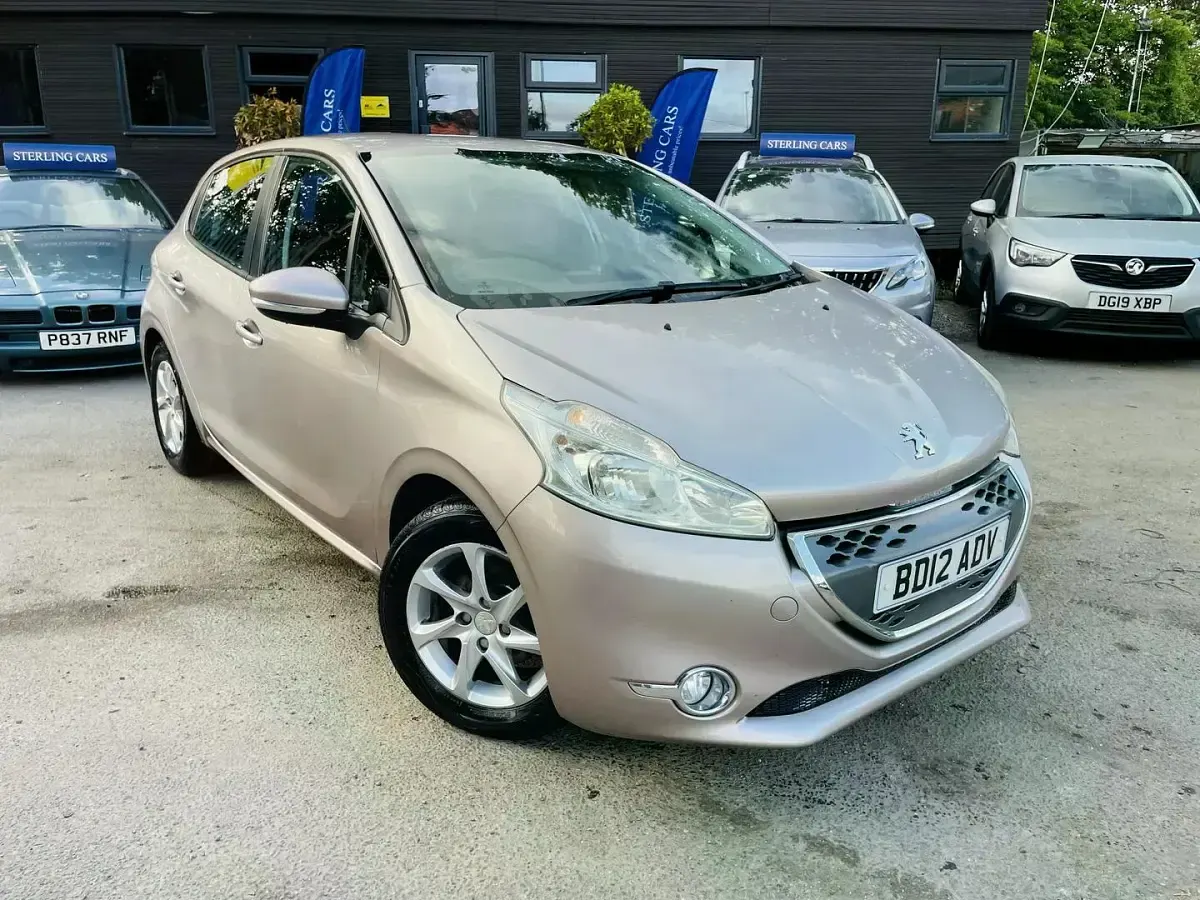 Used Peugeot 208 Active 68 HP (50 kW) 2012 Pink Hatchback