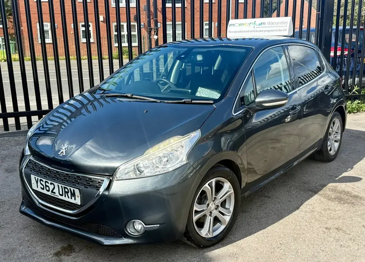 Used Peugeot 208 Allure 68 HP (50 kW) 2013 Grey Hatchback