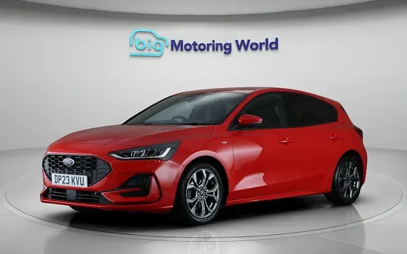 Used Ford Focus ST-Line 125 HP (91 kW) 2023 Red Hatchback