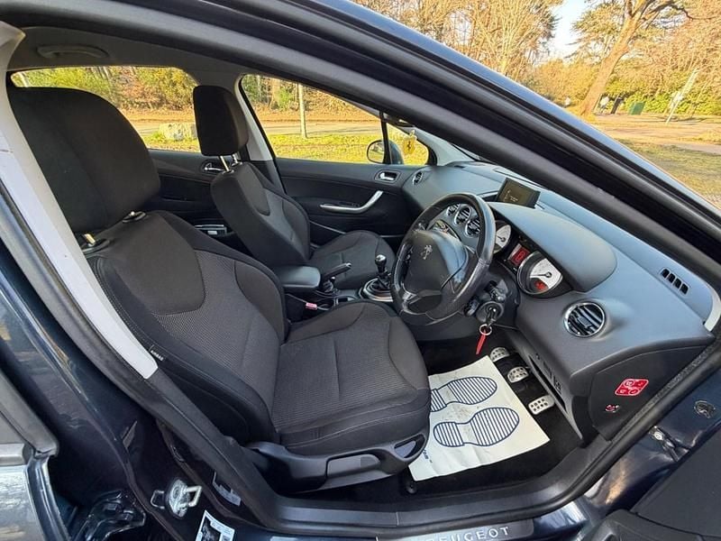 Used Peugeot 308 Active 92 HP (67 kW) 2013 Blue Hatchback