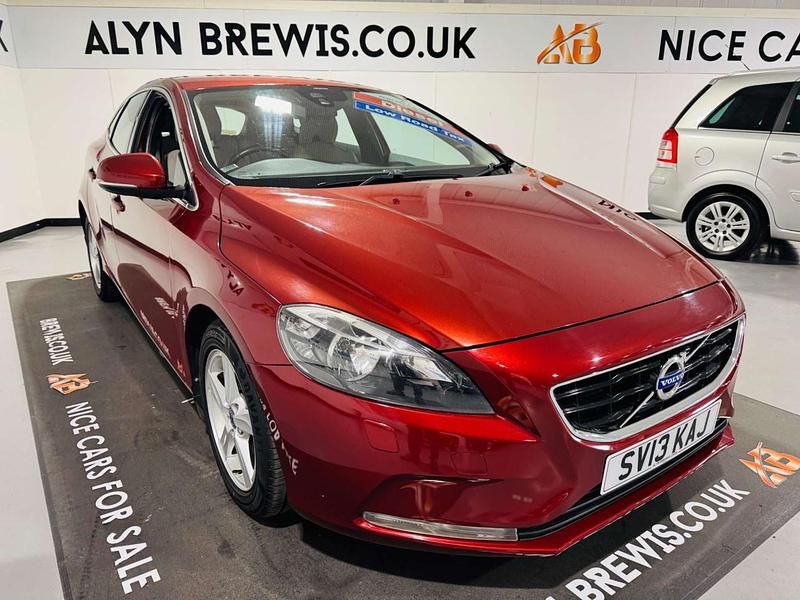 Used Volvo V40 SE 150 HP (110 kW) 2013 Red Hatchback