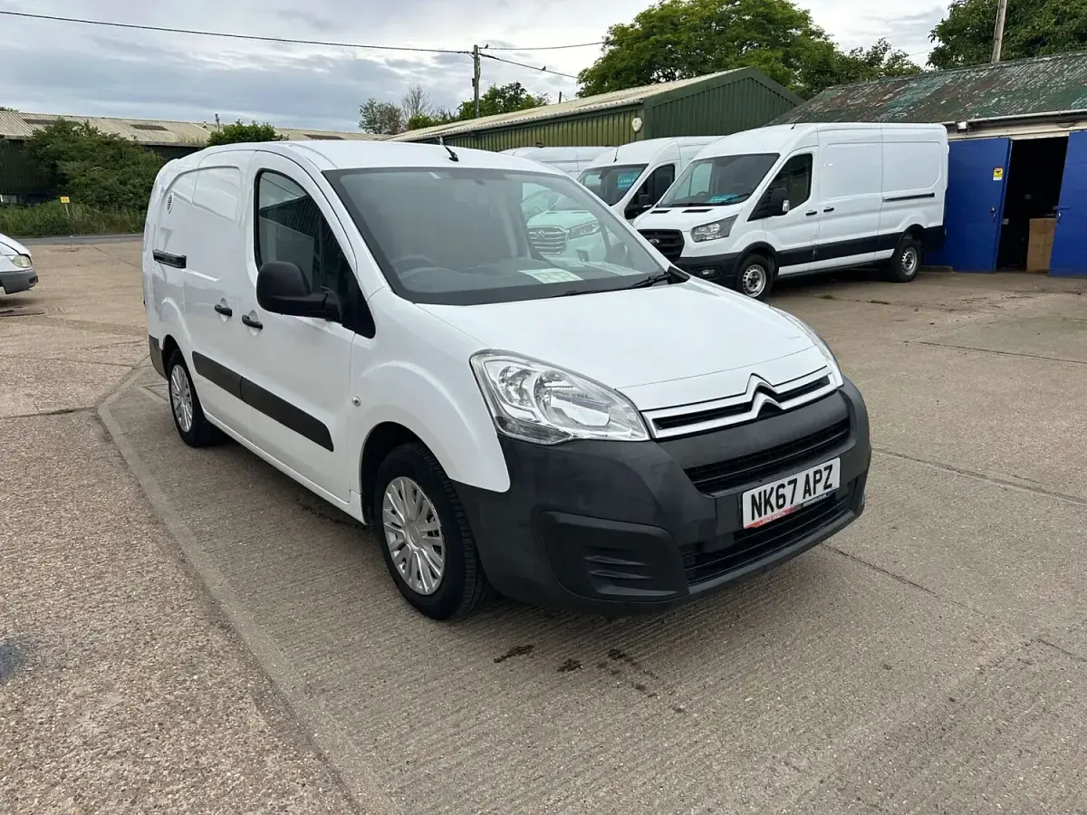 Used Citroën Berlingo 100 HP (73 kW) 2017 White MPV