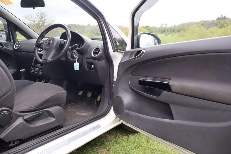 Używany Vauxhall Corsa 2011 Biały Hatchback