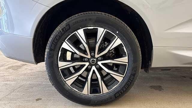 Used Volvo XC60 Core 247 HP (181 kW) 2025 SUV