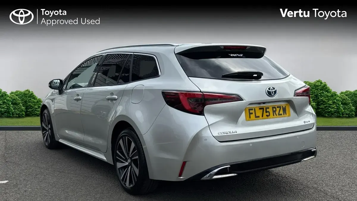 Used Toyota Corolla Design 140 HP (102 kW) 2025 Sterling silver (premium paint) Estate