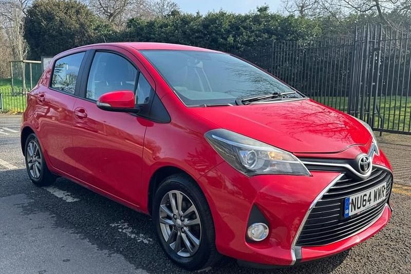 Used Toyota Yaris 99 HP (72 kW) 2014 Red Hatchback