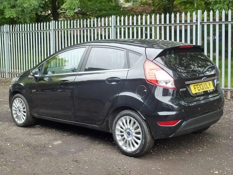 Used Ford Fiesta Titanium 100 HP (73 kW) 2013 Black Hatchback