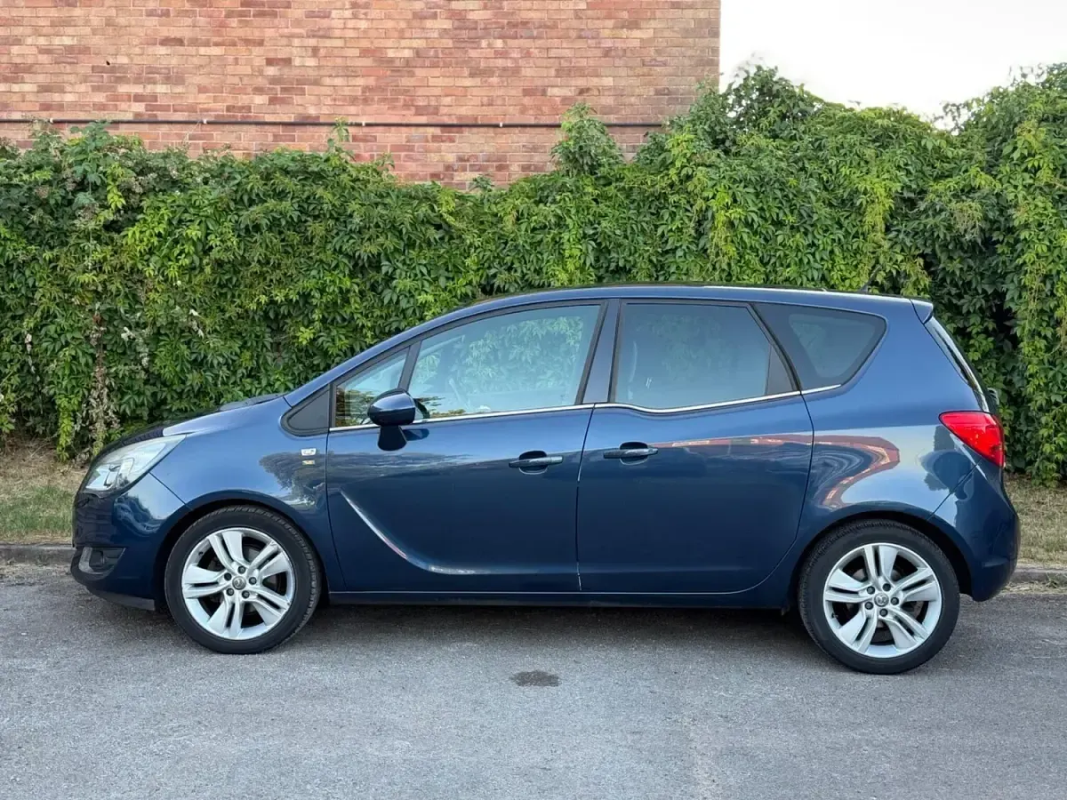 Used Vauxhall Meriva 2014 Blue MPV
