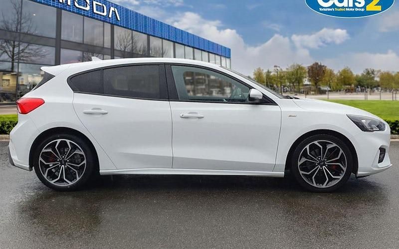 Used Ford Focus ST-Line X 125 HP (91 kW) 2020 White Hatchback