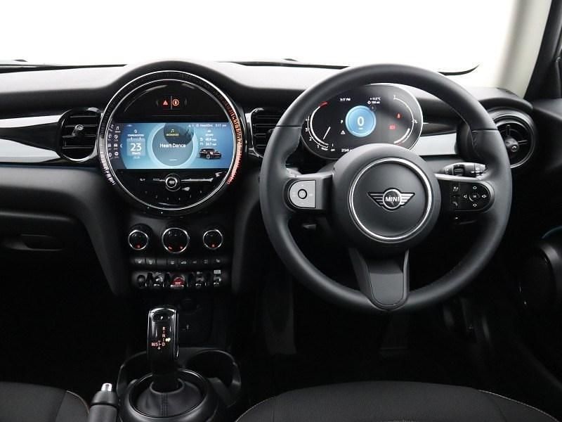 Used Mini Cooper Classic 134 HP (98 kW) 2024 White Hatchback