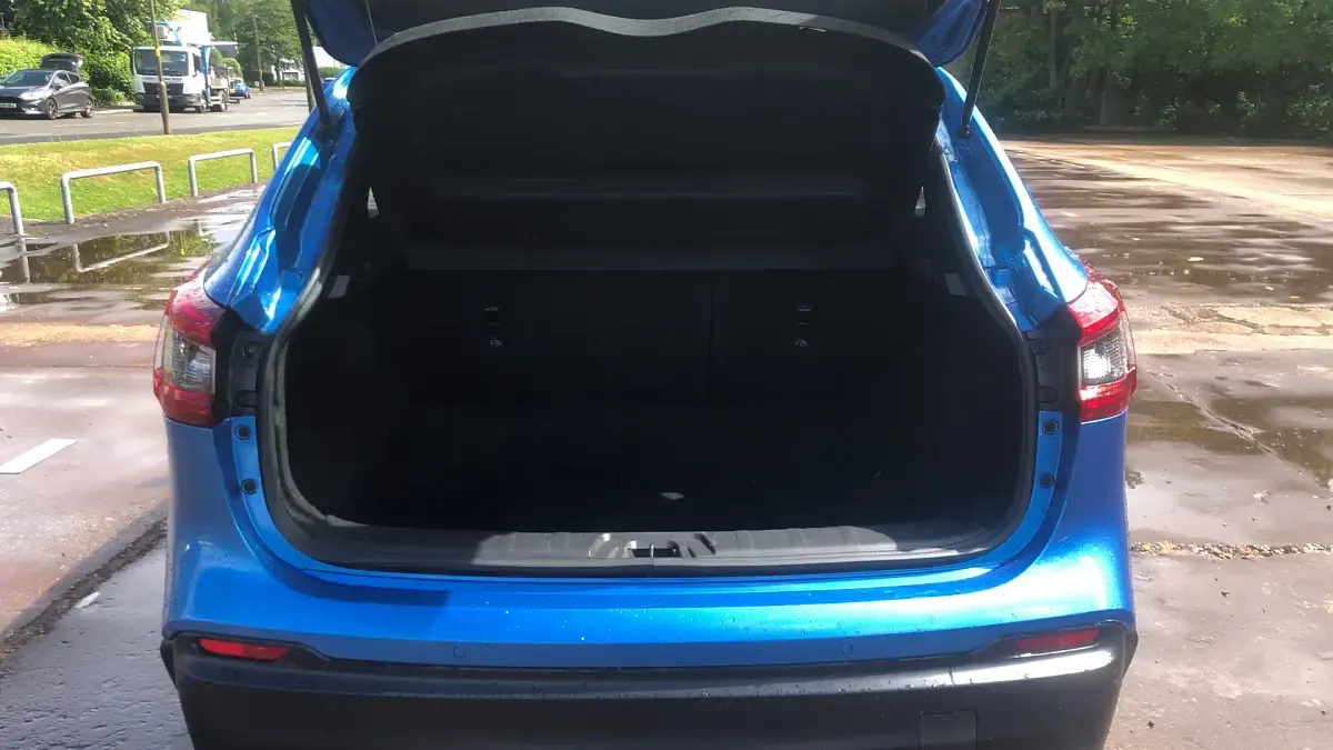 Used Nissan Qashqai Acenta Premium 160 HP (117 kW) 2019 Blue SUV
