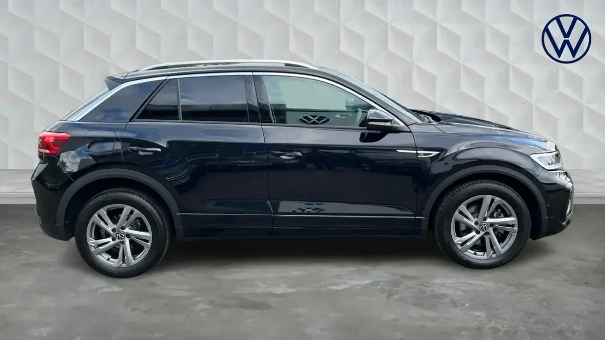 Used VW T-Roc R-line 150 HP (110 kW) 2025 Deep black pearl SUV