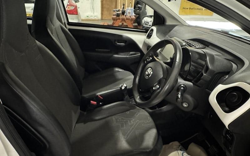 Used Toyota Aygo x-press 69 HP (50 kW) 2016 Hatchback