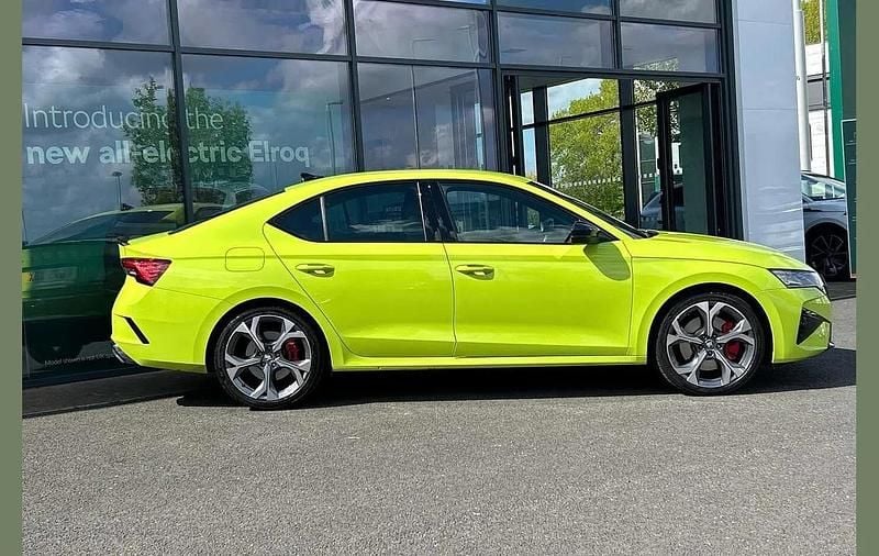 Used Skoda Octavia vRS 265 HP (194 kW) 2025 Hyper green Hatchback