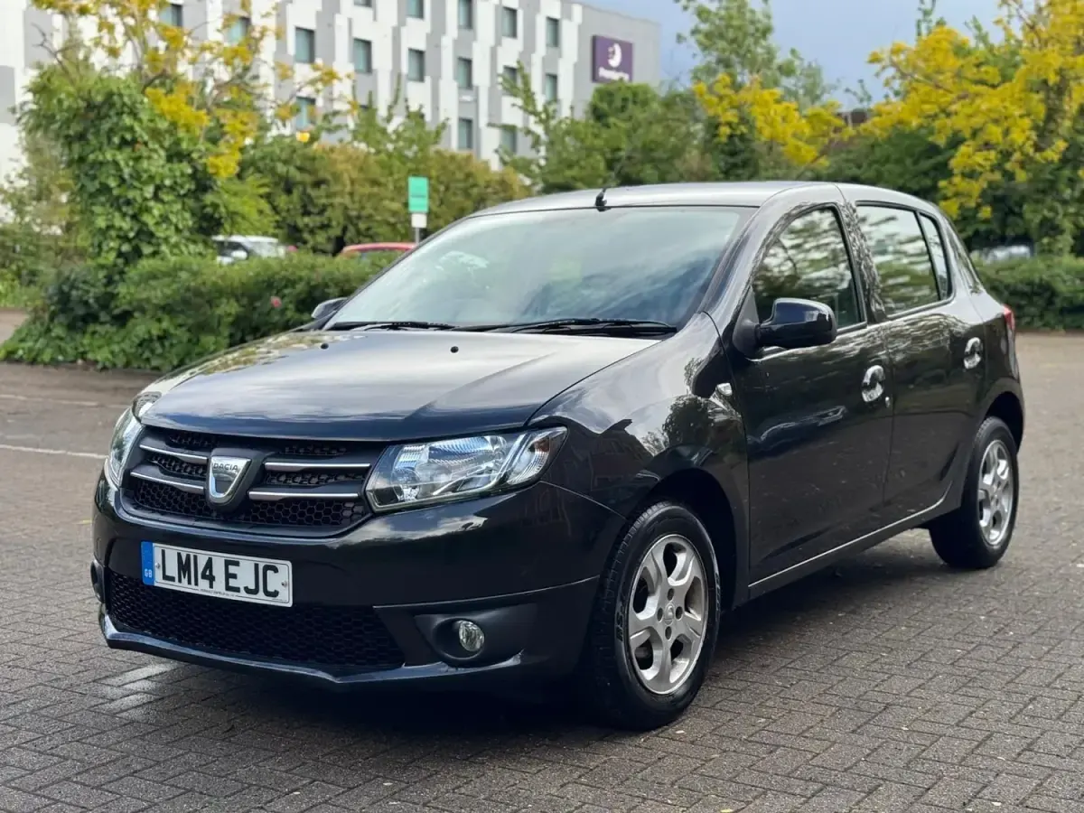 Begagnad Dacia Sandero Lauréate 75 HK (55 kW) 2014 Svart Halvkombi