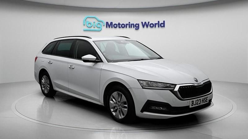 Used Skoda Octavia SE Technology 110 HP (80 kW) 2023 White Estate