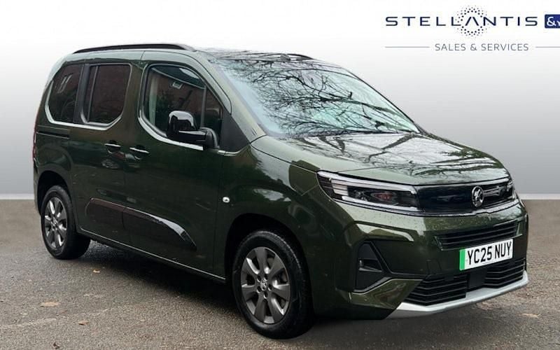 New 2025 Vauxhall Combo Ultimate Estate | £19,541 (Expensive) - Image 1/4
