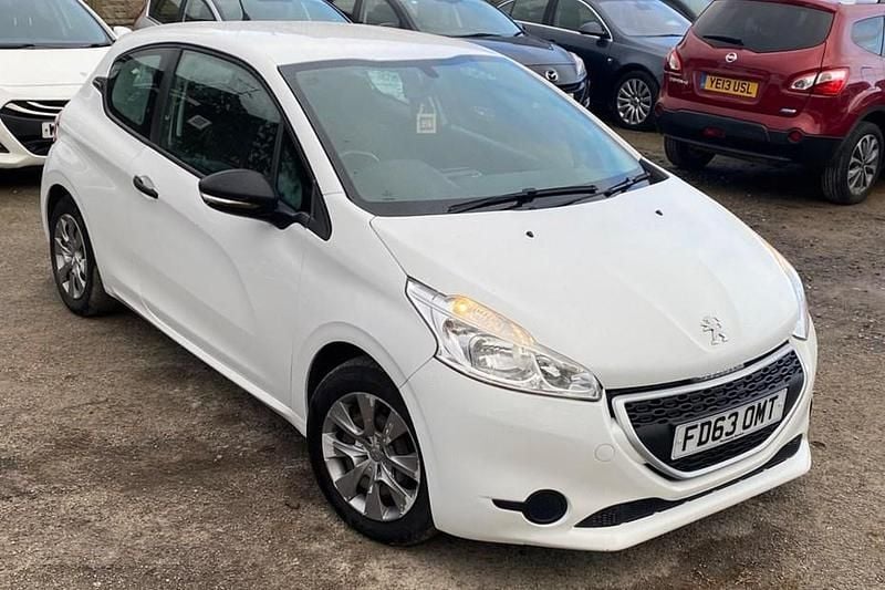 Used Peugeot 208 Access 68 HP (50 kW) 2013 White Hatchback