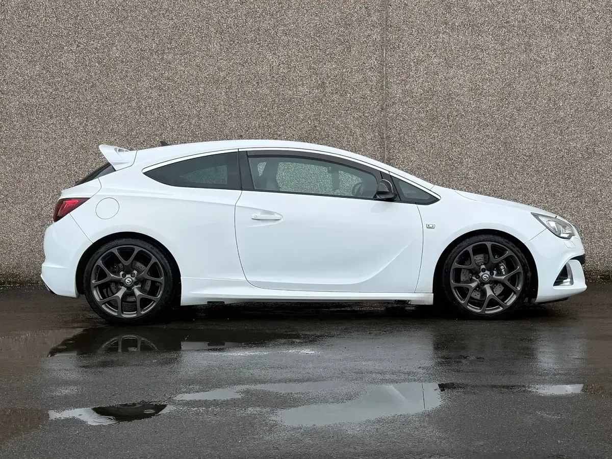 Used Vauxhall Astra GTC 2013 White Hatchback