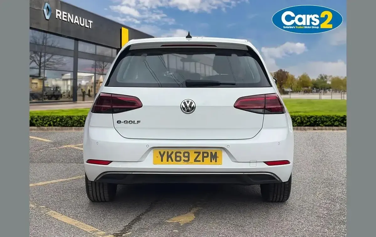 Used VW e-Golf 99 kW (135 HP) 2019 White Hatchback
