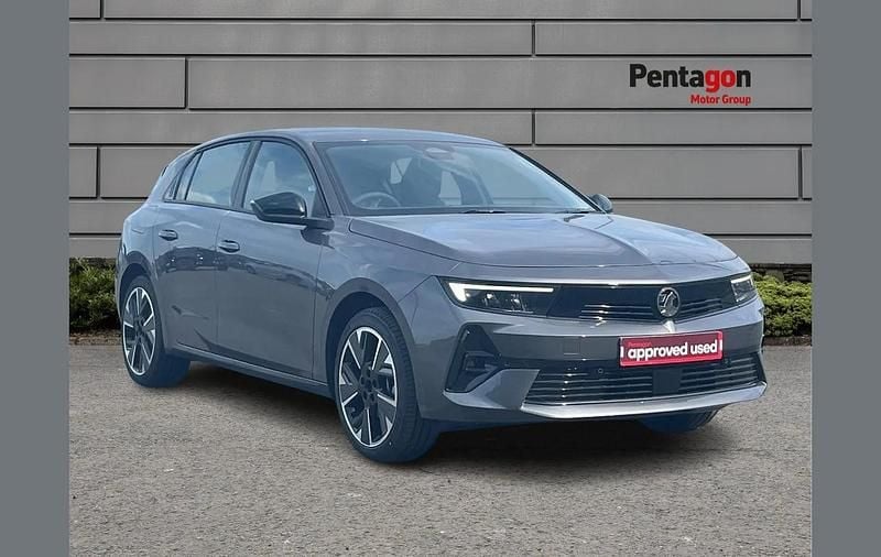 Grey Used 2024 Vauxhall Astra Design Edition Hatchback | £15,950 (Good price) - Image 1/4