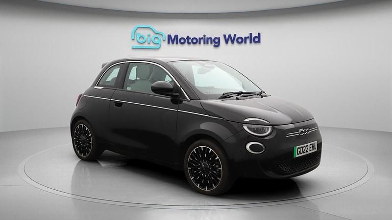 Black Used 2022 Fiat 500e La Prima Hatchback | £15,900 (Fair price) - Image 1/4