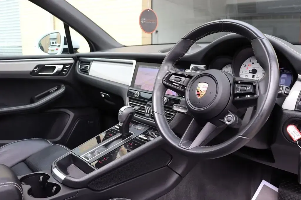 Used Porsche Macan 265 HP (194 kW) 2022 White SUV