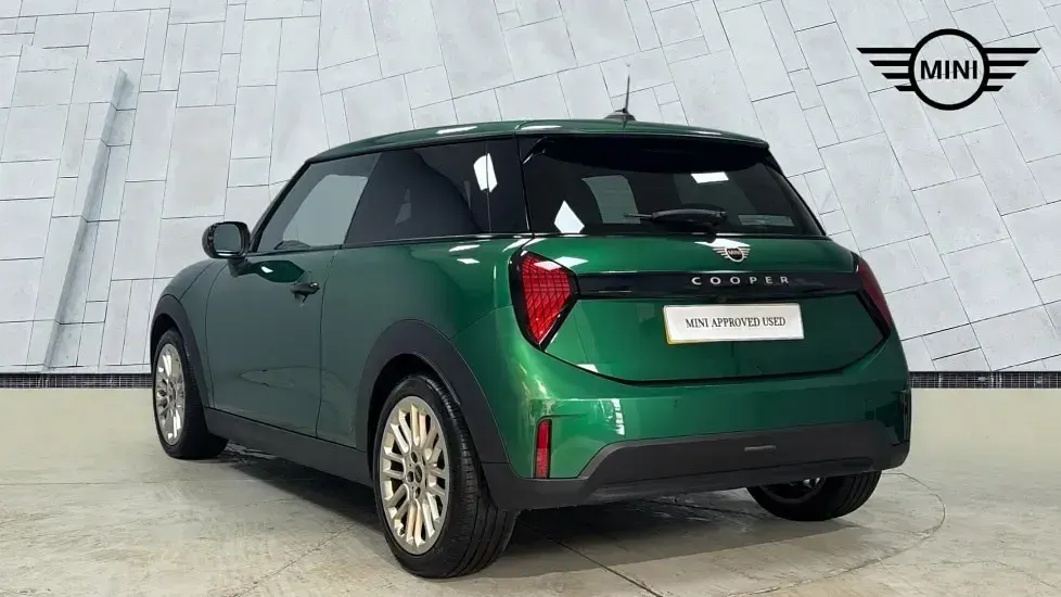 Used Mini Cooper Hatch 154 HP (113 kW) 2024 Green Hatchback