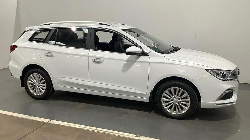 White Used 2021 MG MG5 EV Exclusive Estate | £10,998 (Good price) - Image 1/3