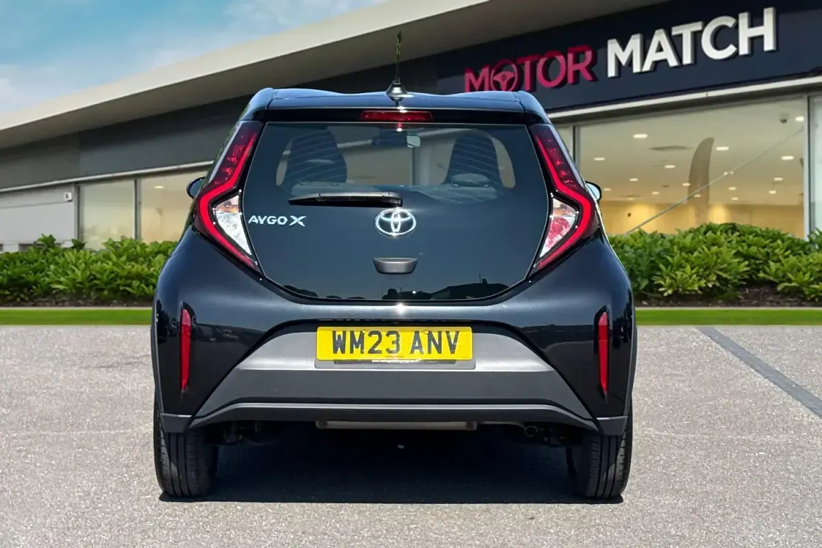 Used Toyota Aygo X PURE 72 HP (52 kW) 2023 Black SUV