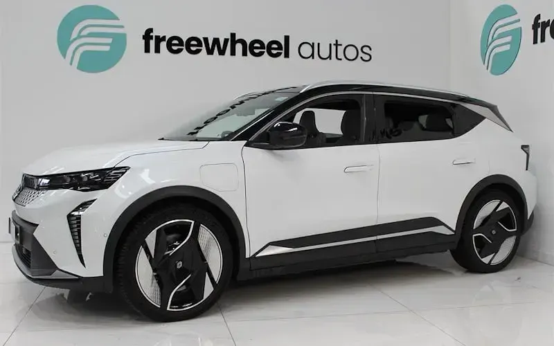 Used Renault Scenic E-Tech Iconic 160 kW (218 HP) 2024 White/black SUV