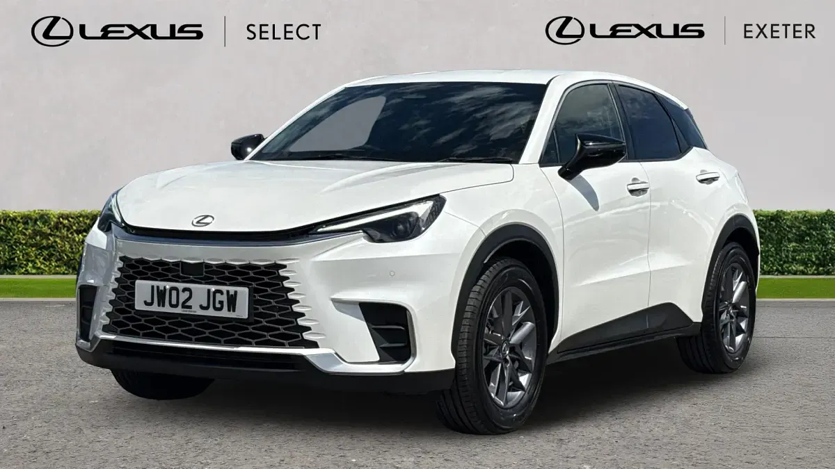 Used Lexus LBX 136 HP (100 kW) 2024 Sonic white SUV