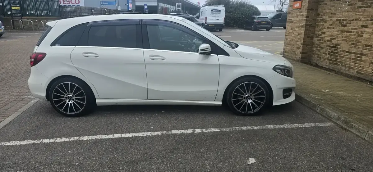 Used Mercedes B180 Executive 122 HP (89 kW) 2016 White Hatchback
