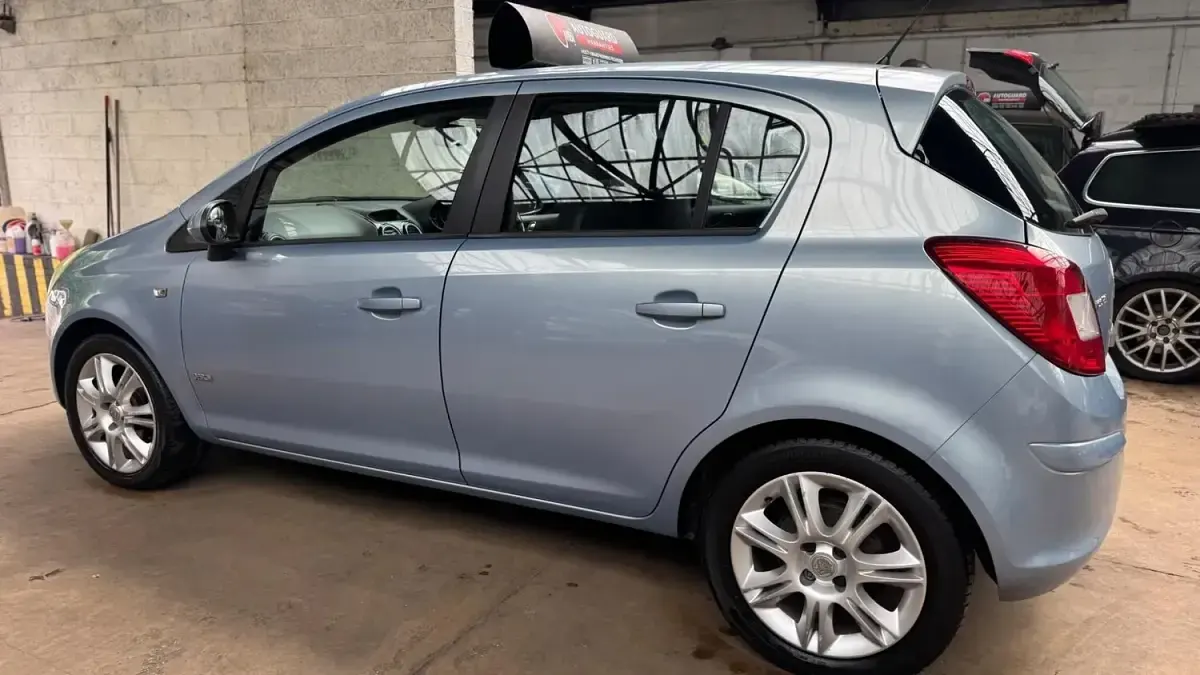 Used Vauxhall Corsa Design Edition 90 HP (66 kW) 2009 Blue Hatchback